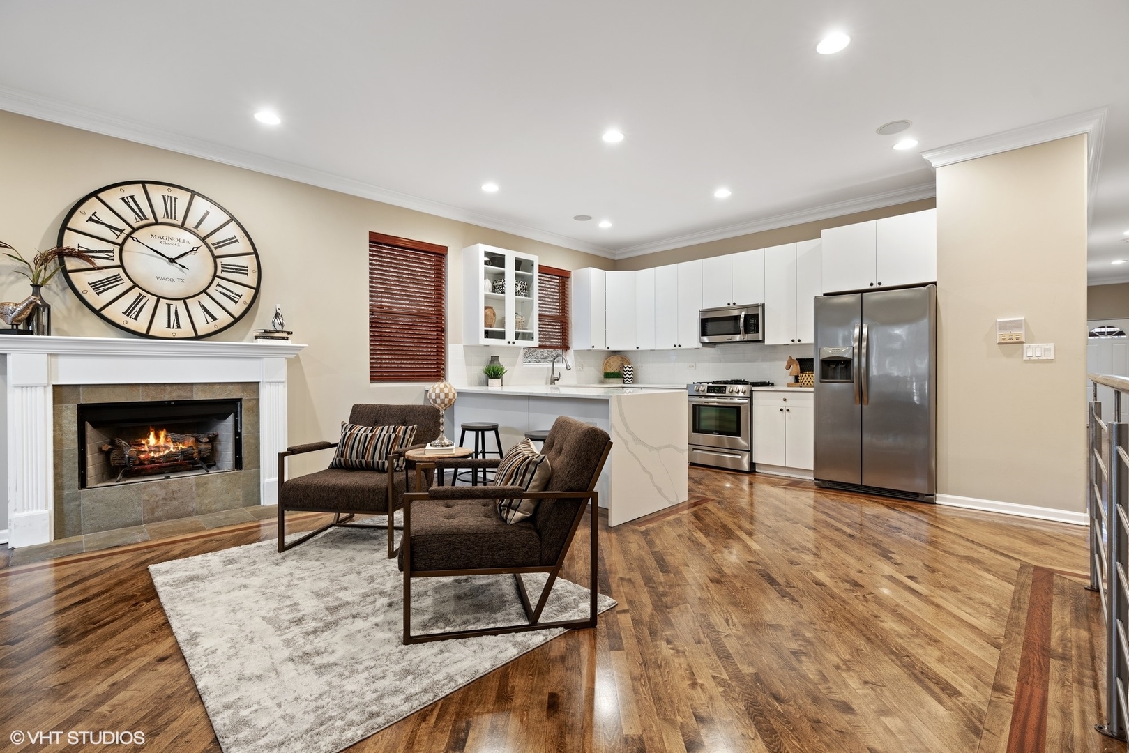 818 N WASHTENAW Avenue Unit: 1S