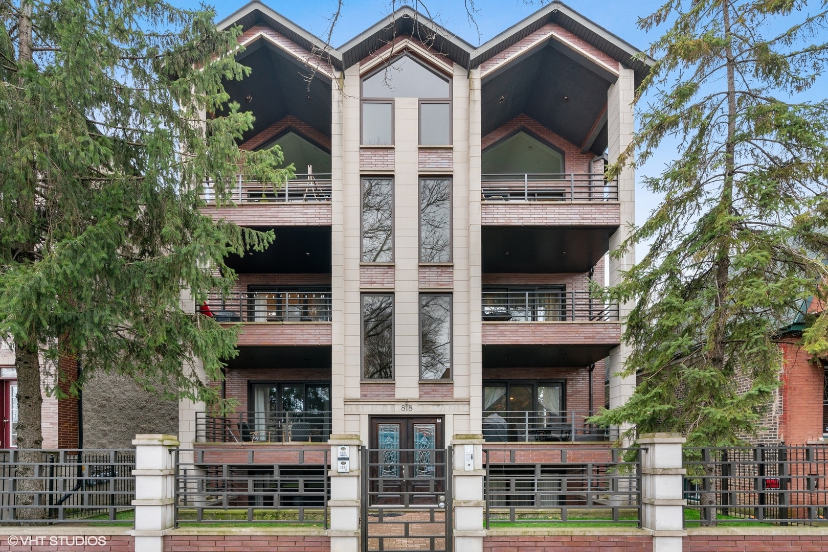 818 N WASHTENAW Avenue Unit: 1S