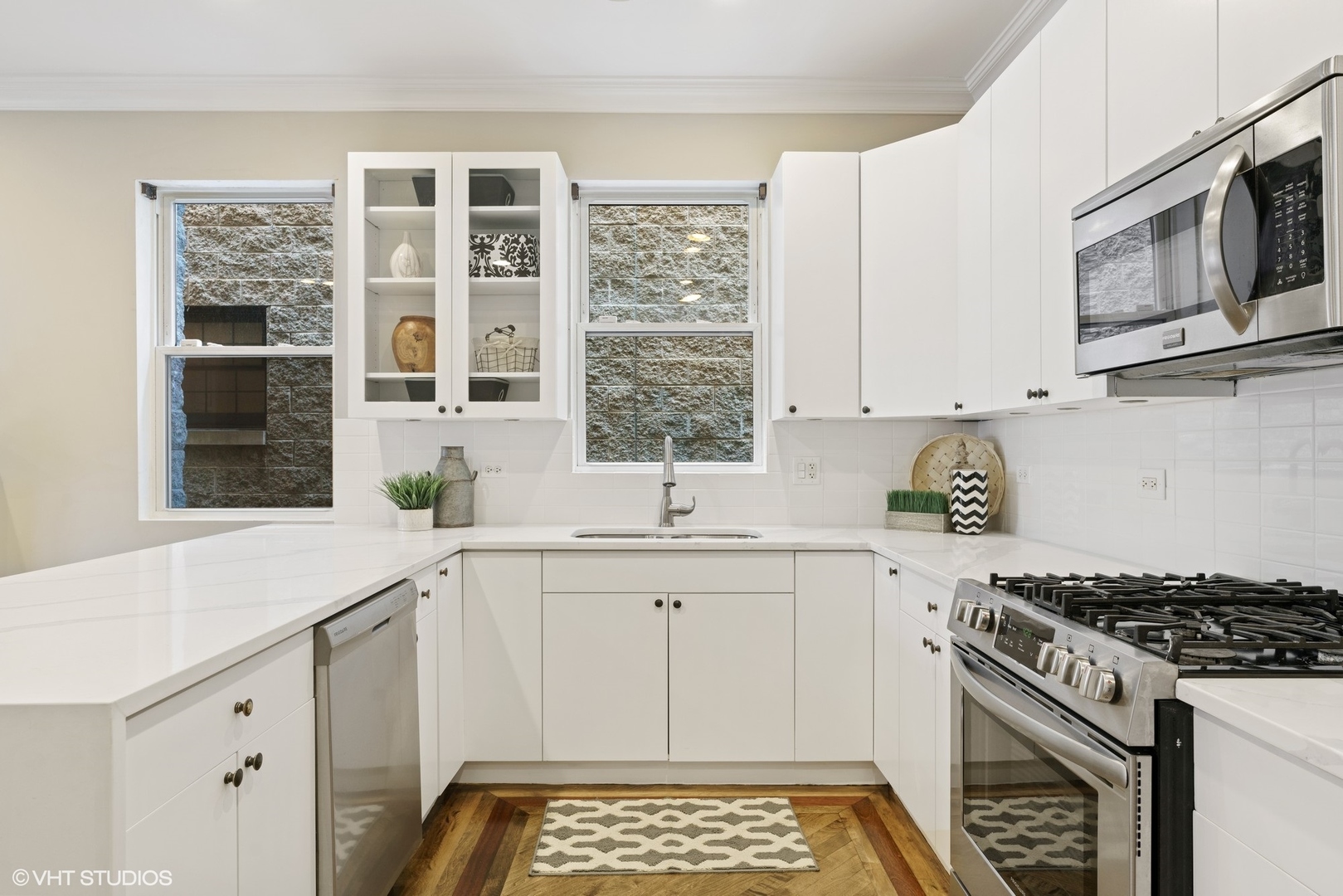 818 N WASHTENAW Avenue Unit: 1S