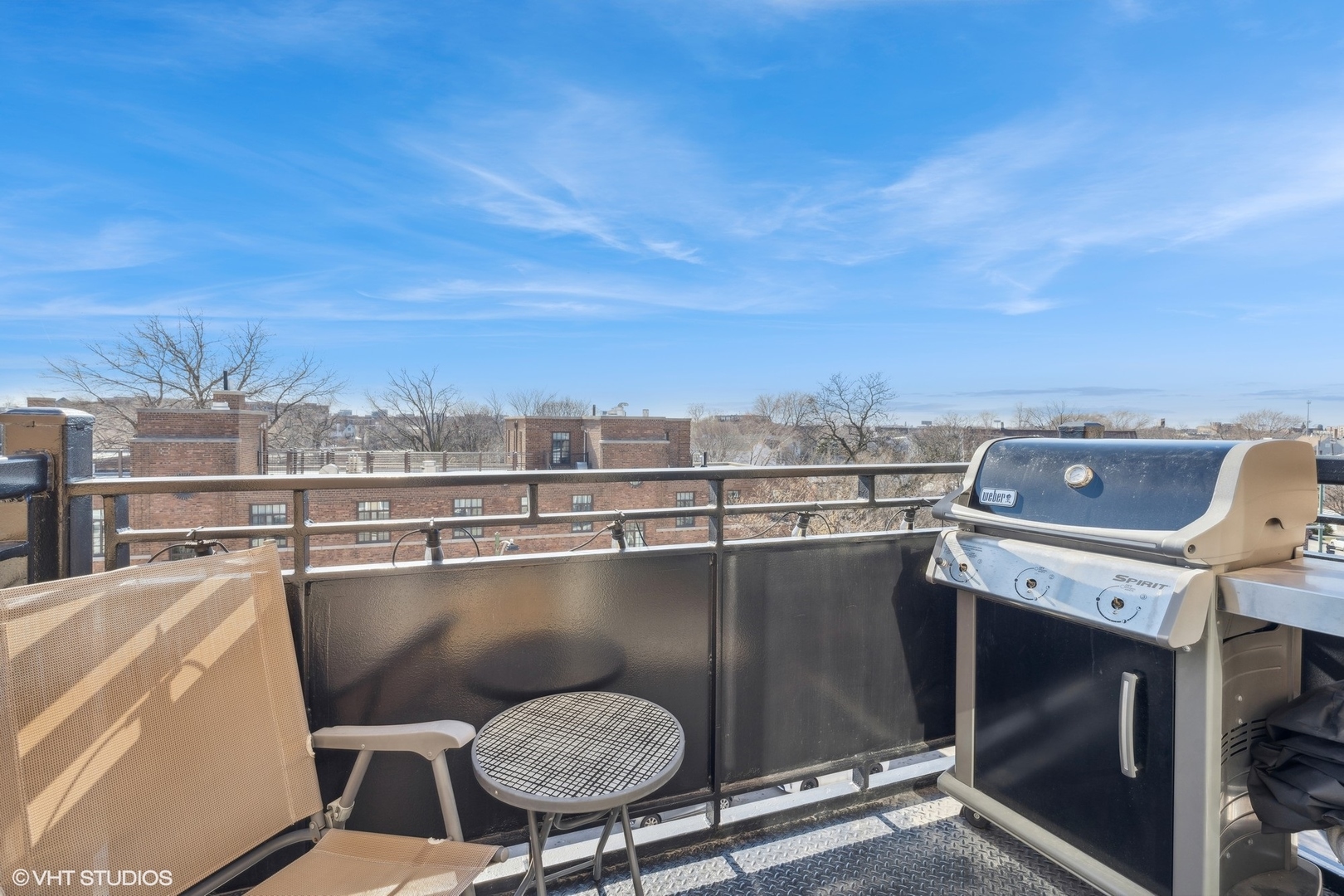 2143 W Wellington Avenue Unit: 403