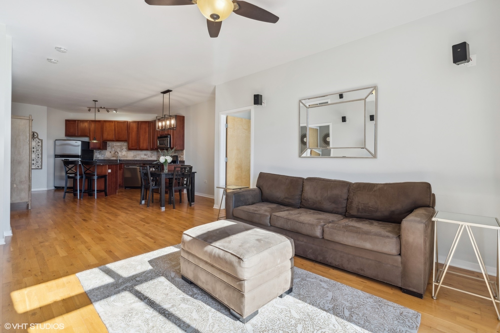 2143 W Wellington Avenue Unit: 403