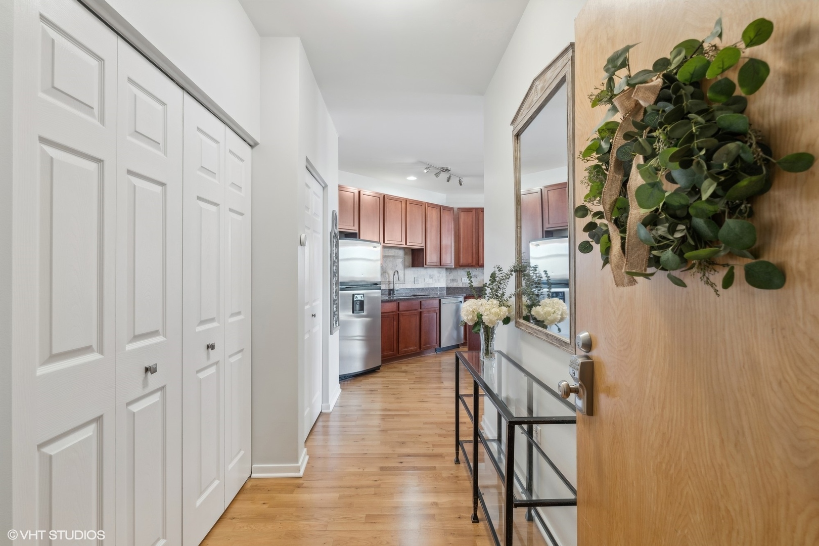 2143 W Wellington Avenue Unit: 403