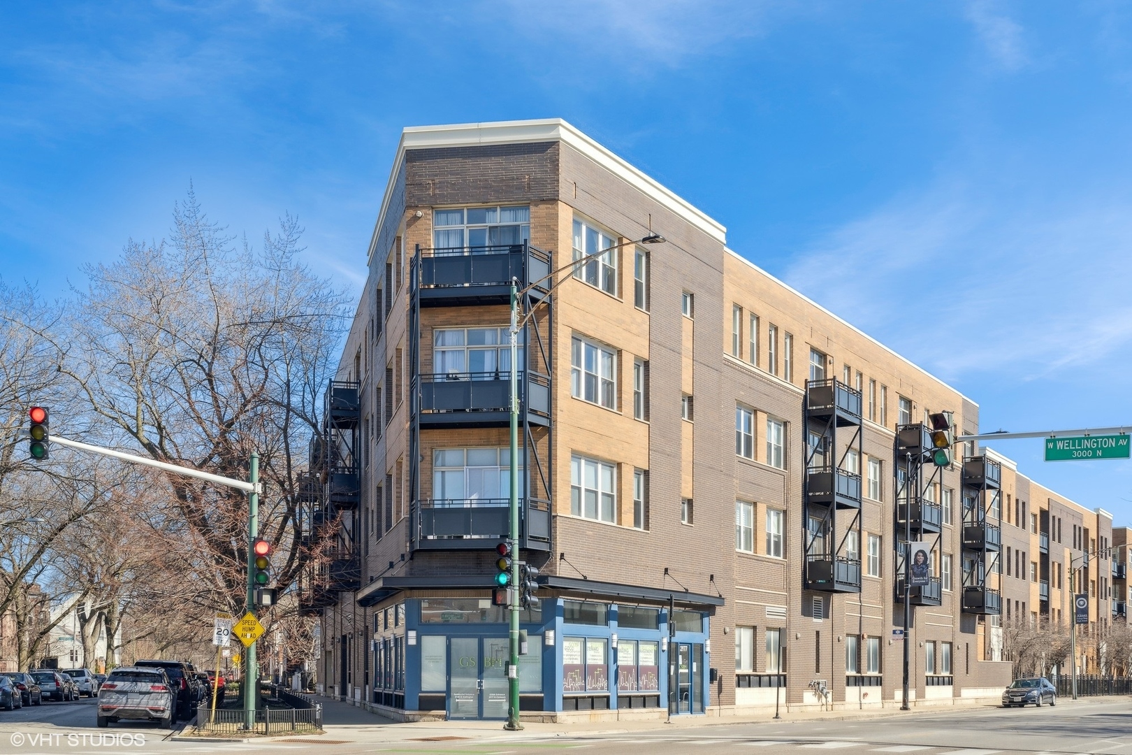 2143 W Wellington Avenue Unit: 403
