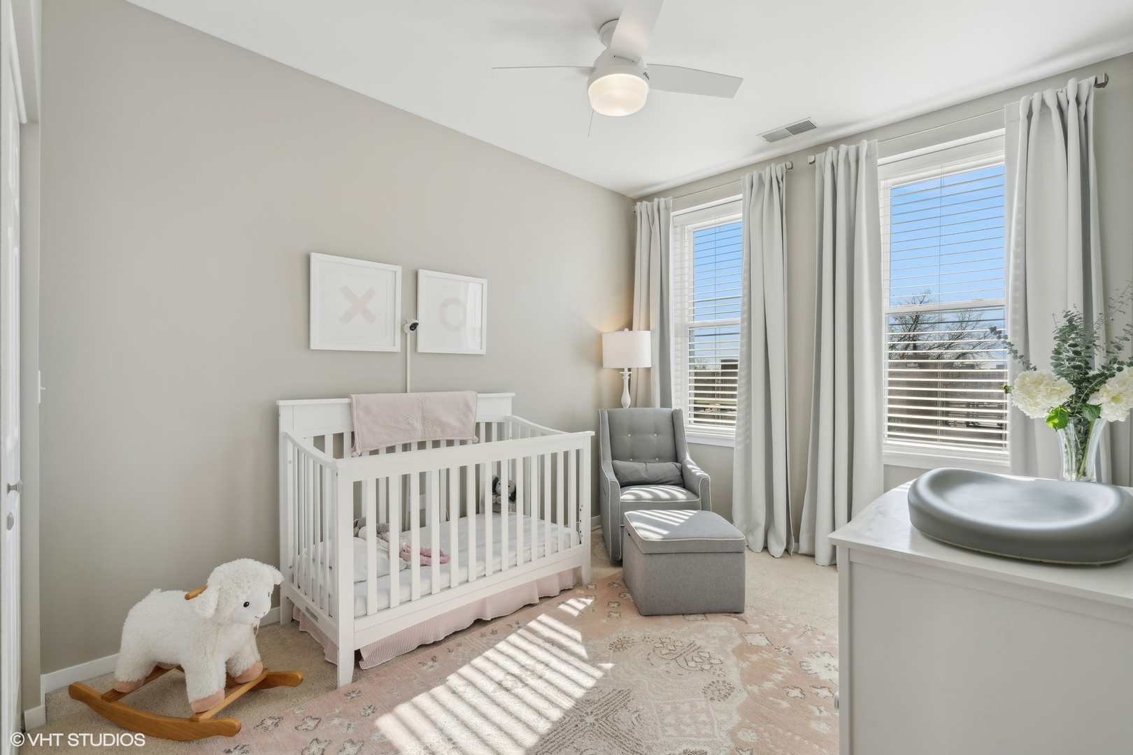2143 W Wellington Avenue Unit: 403