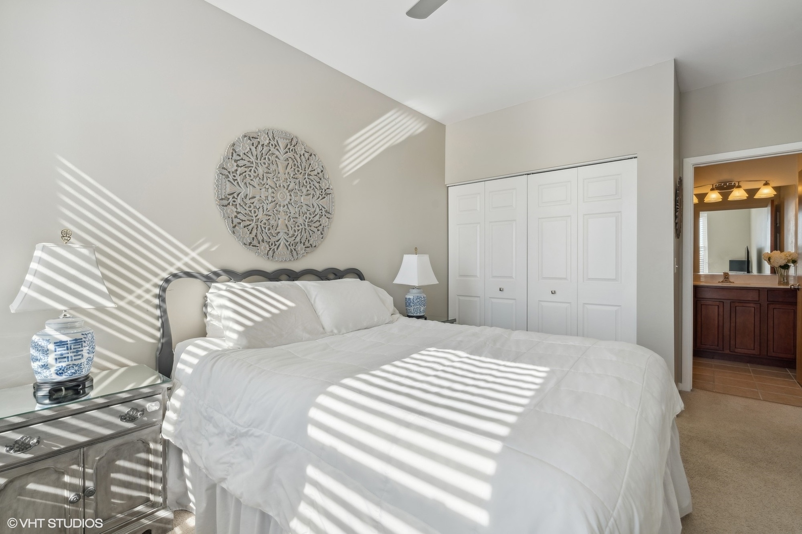 2143 W Wellington Avenue Unit: 403