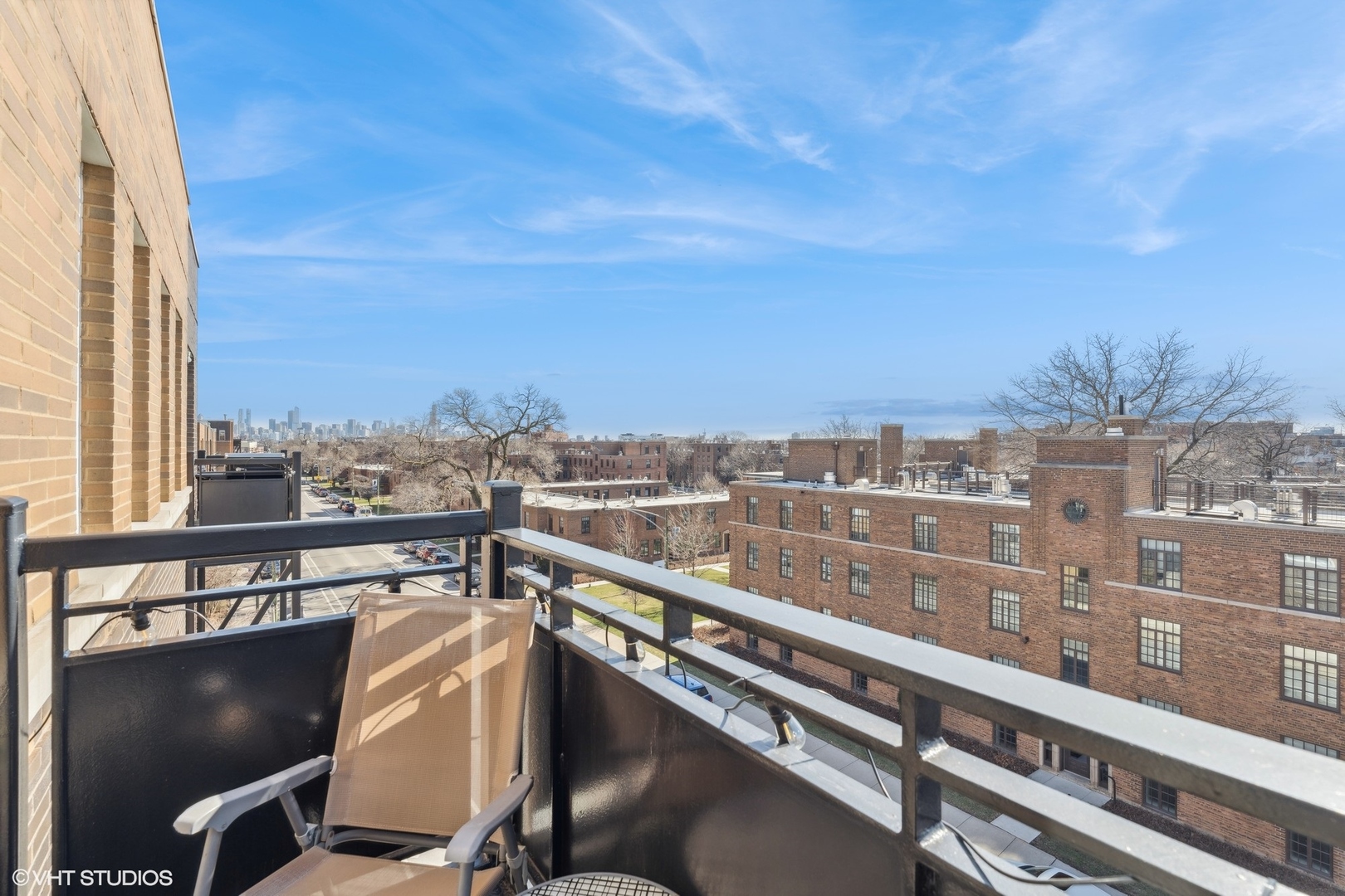 2143 W Wellington Avenue Unit: 403