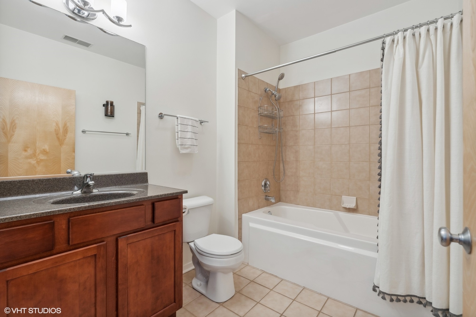 2143 W Wellington Avenue Unit: 403