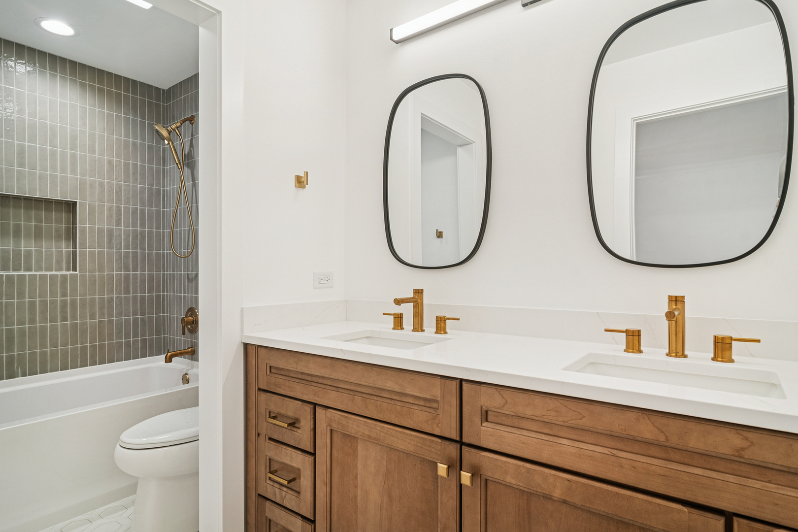 1244 N Chicago Avenue