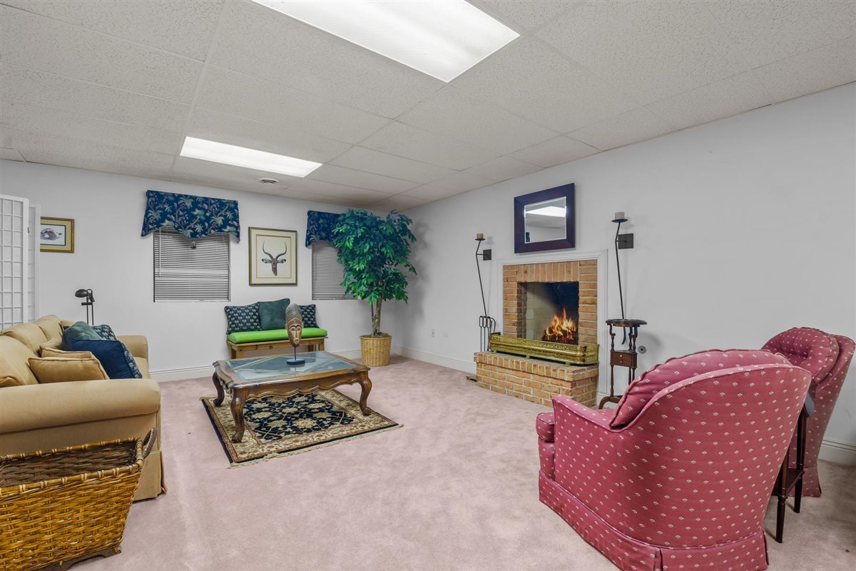 852 Gloucester Crossing