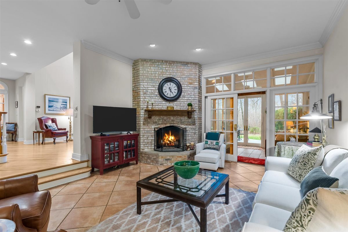 852 Gloucester Crossing