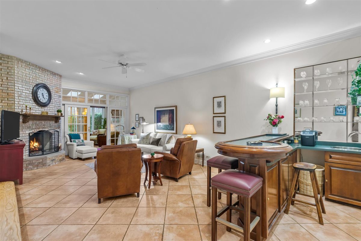 852 Gloucester Crossing