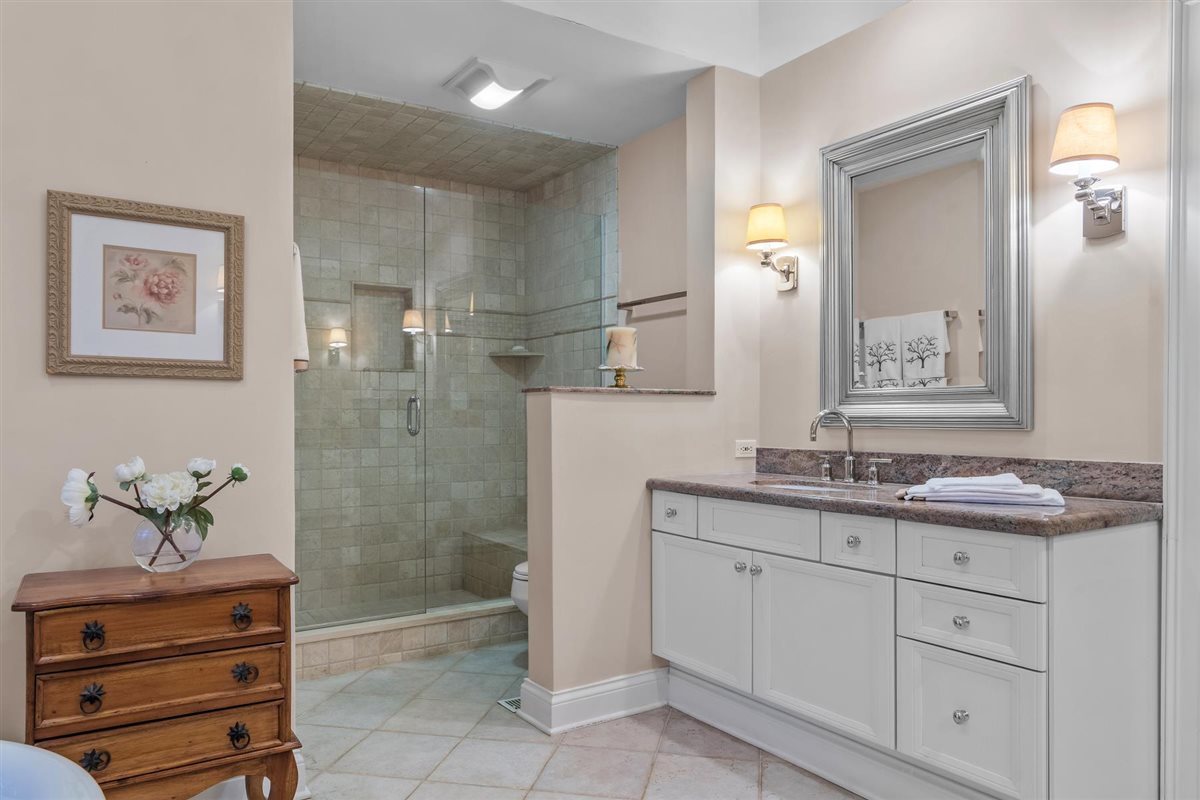 852 Gloucester Crossing