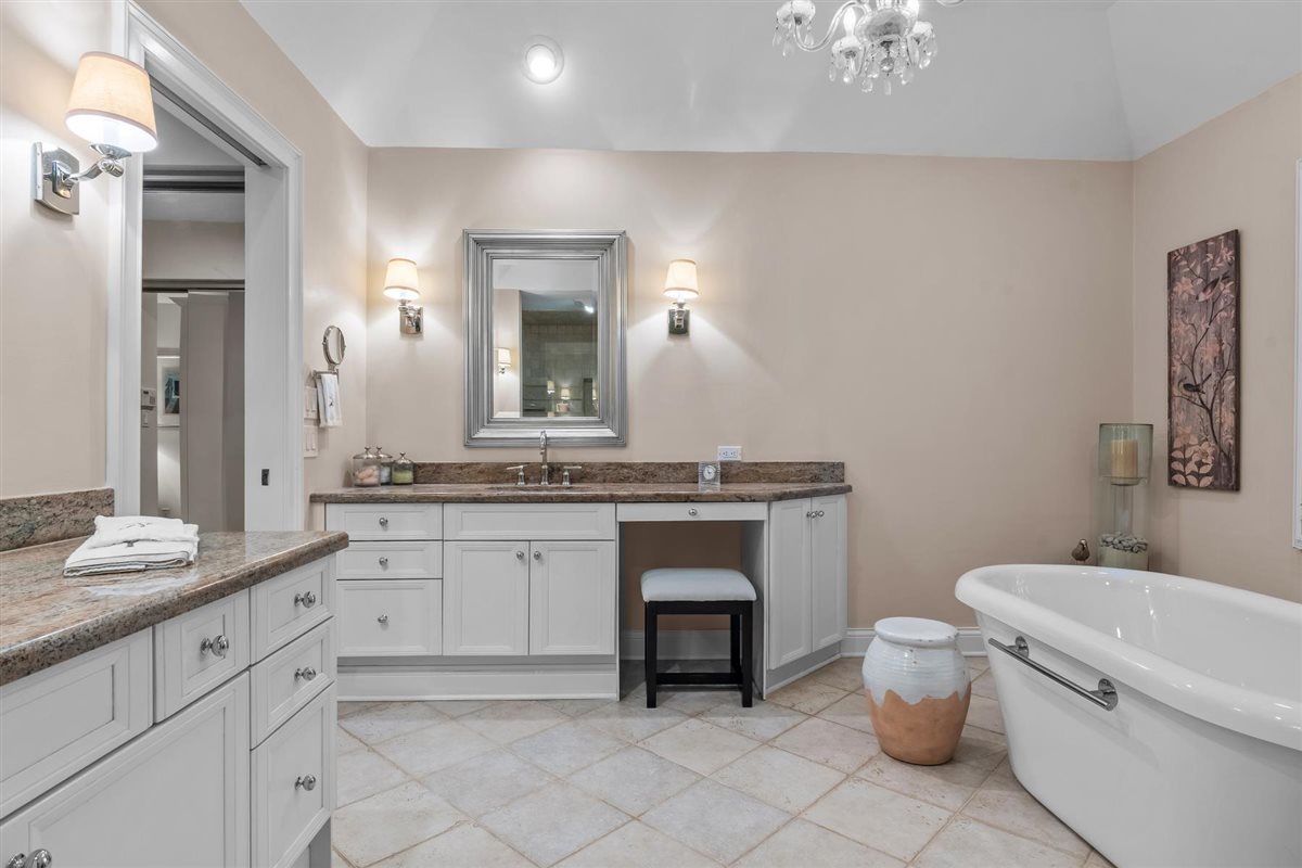 852 Gloucester Crossing