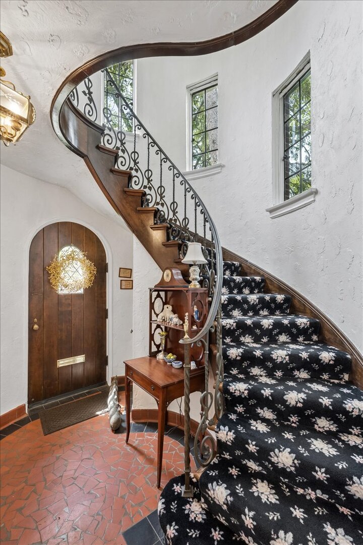 445 Sunset Lane
