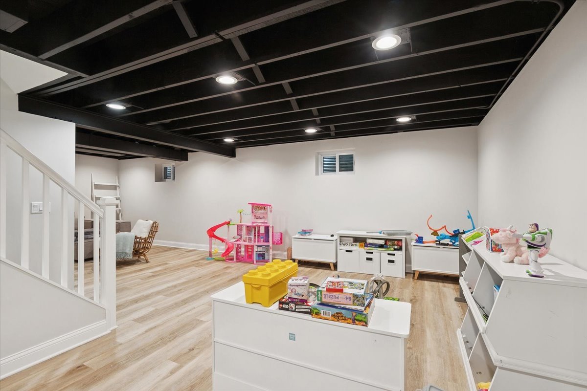 818 Valley Road