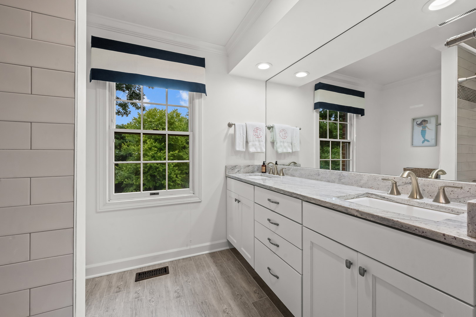 130 W Blackthorn Lane