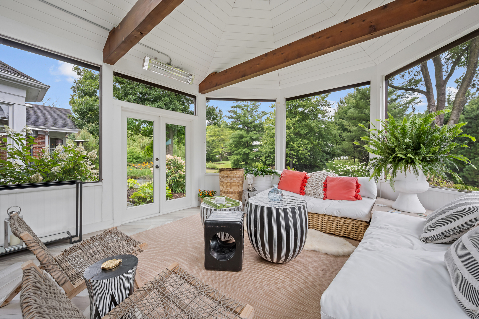 130 W Blackthorn Lane
