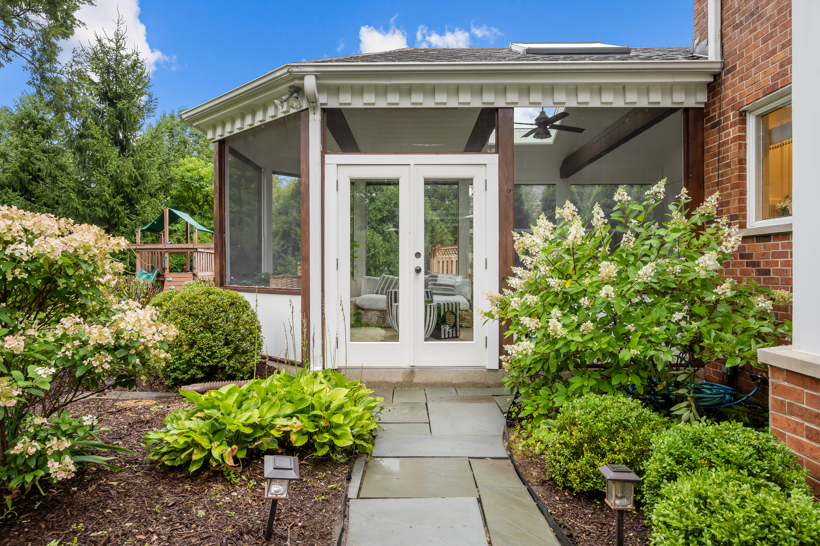 130 W Blackthorn Lane