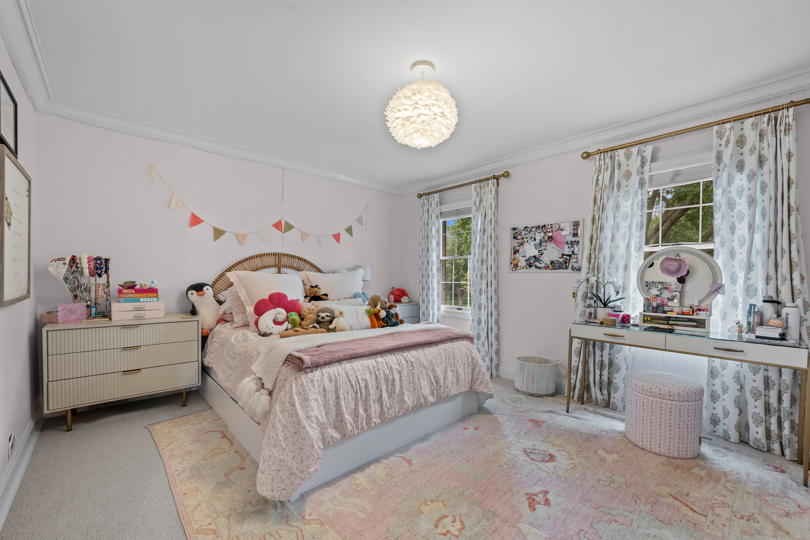 130 W Blackthorn Lane