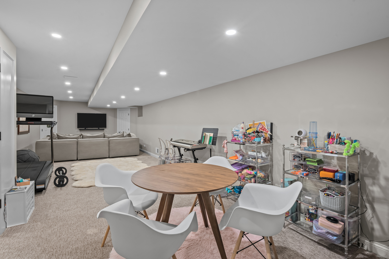 130 W Blackthorn Lane