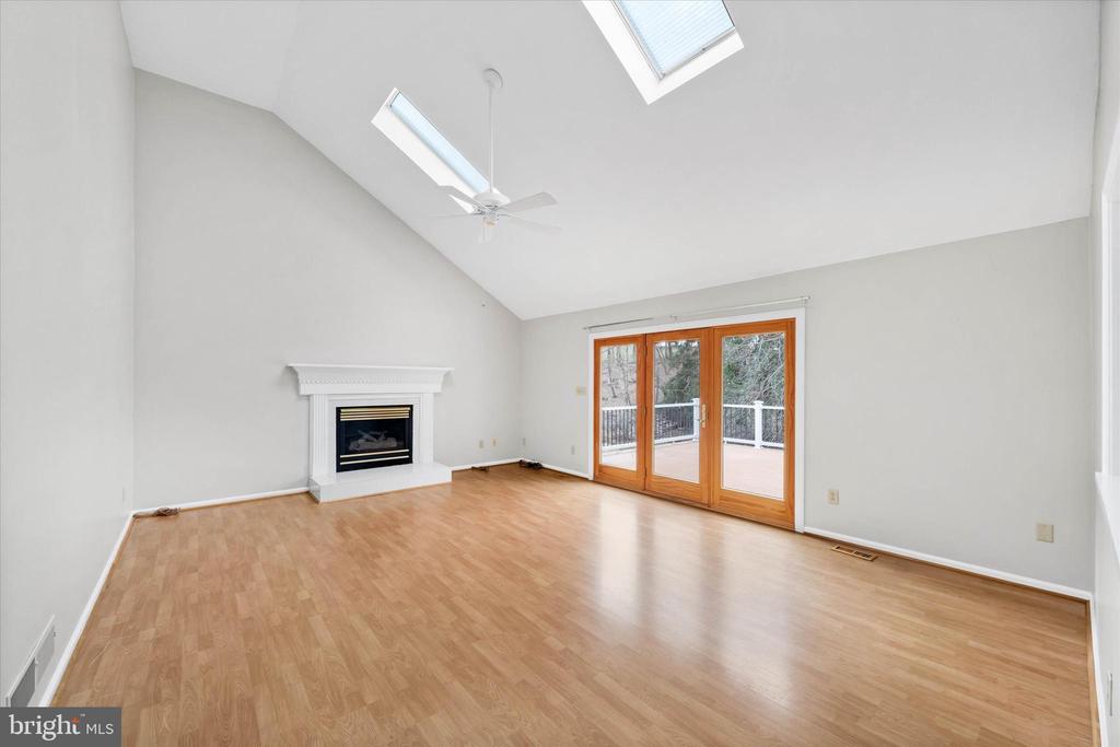 315 Nicola Ln
