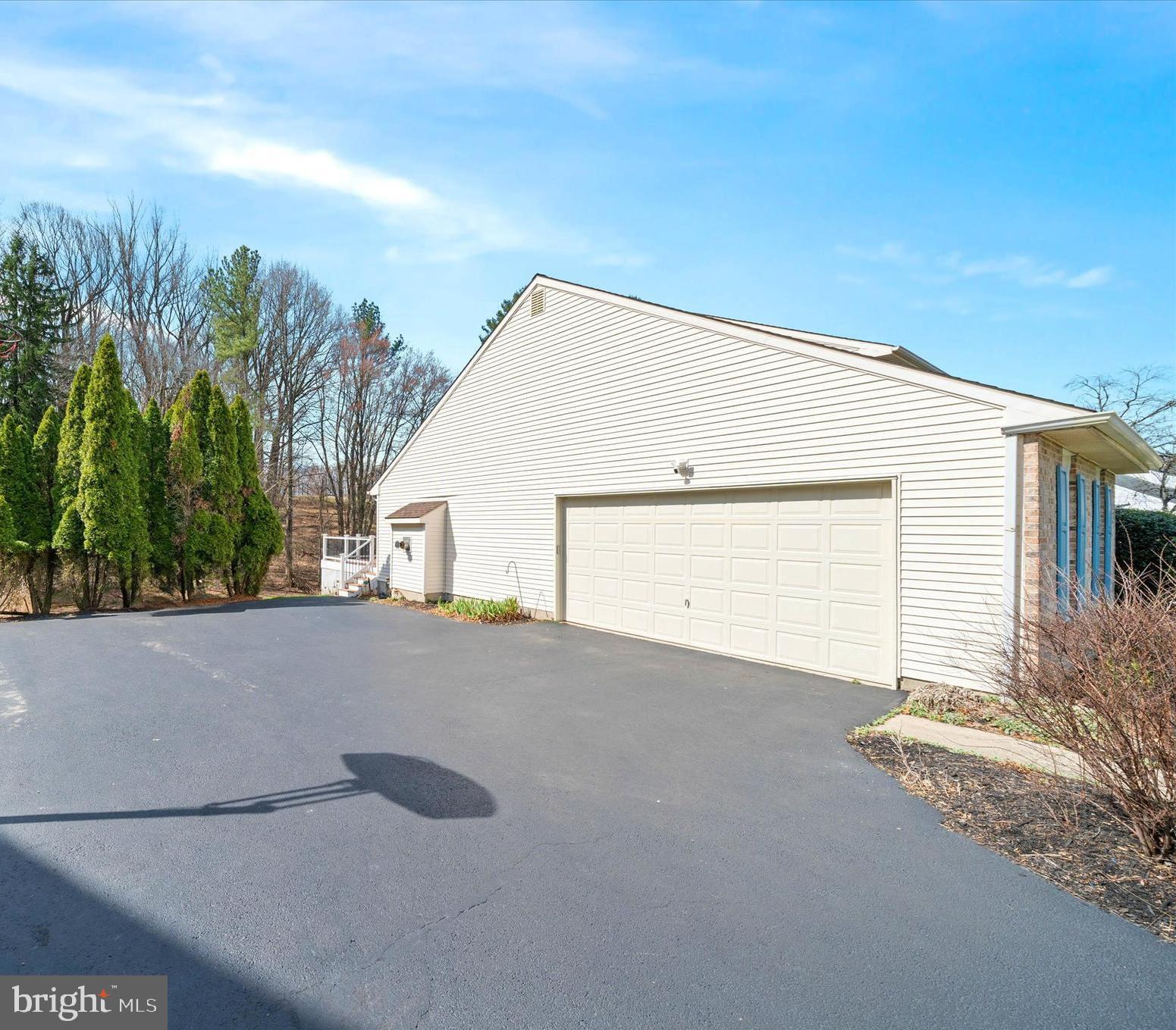 315 Nicola Ln