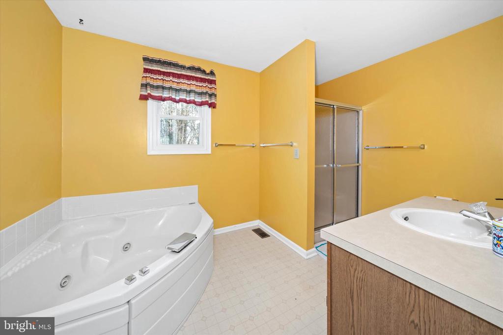 315 Nicola Ln