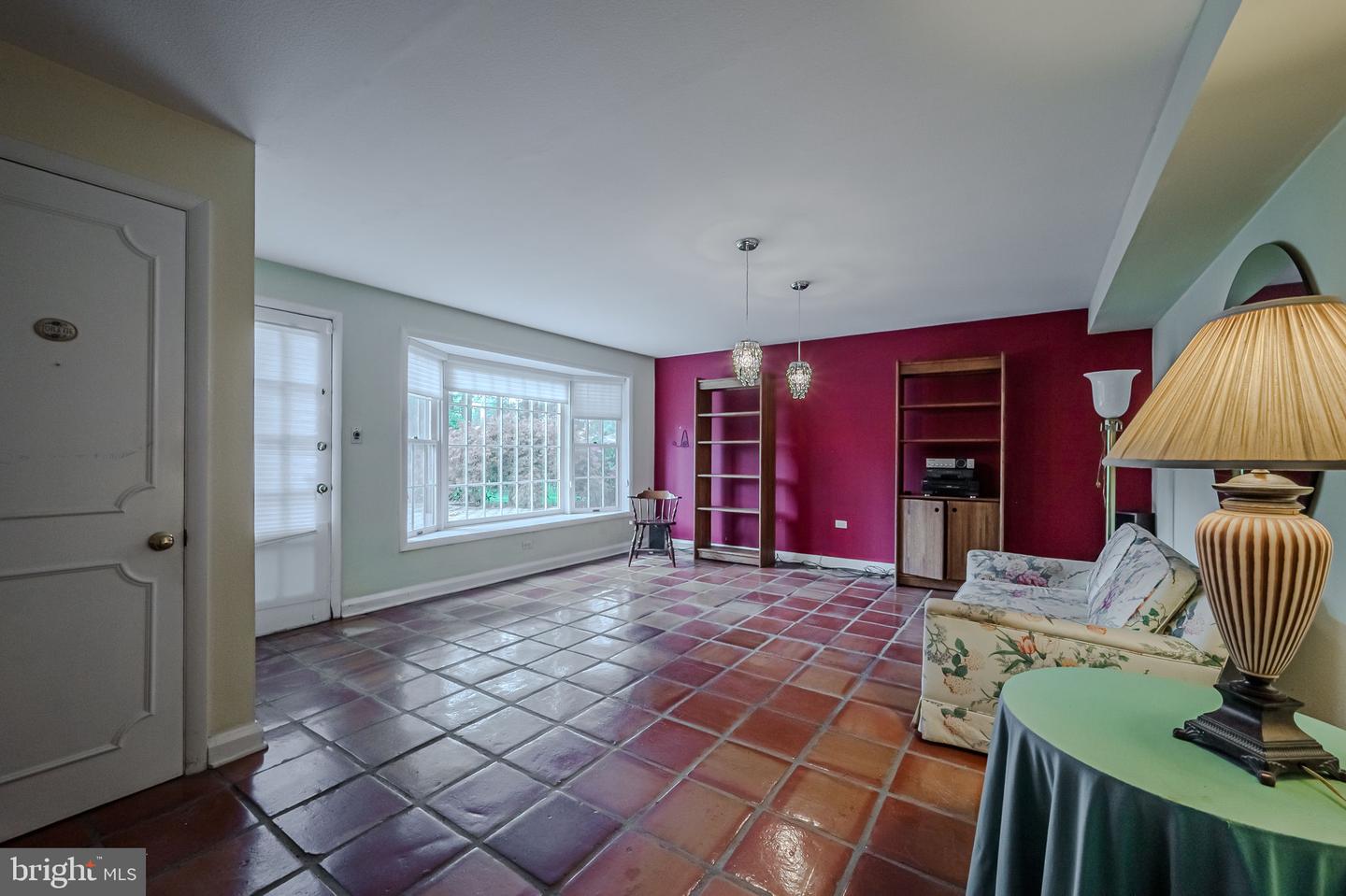 2406 Larchwood Rd