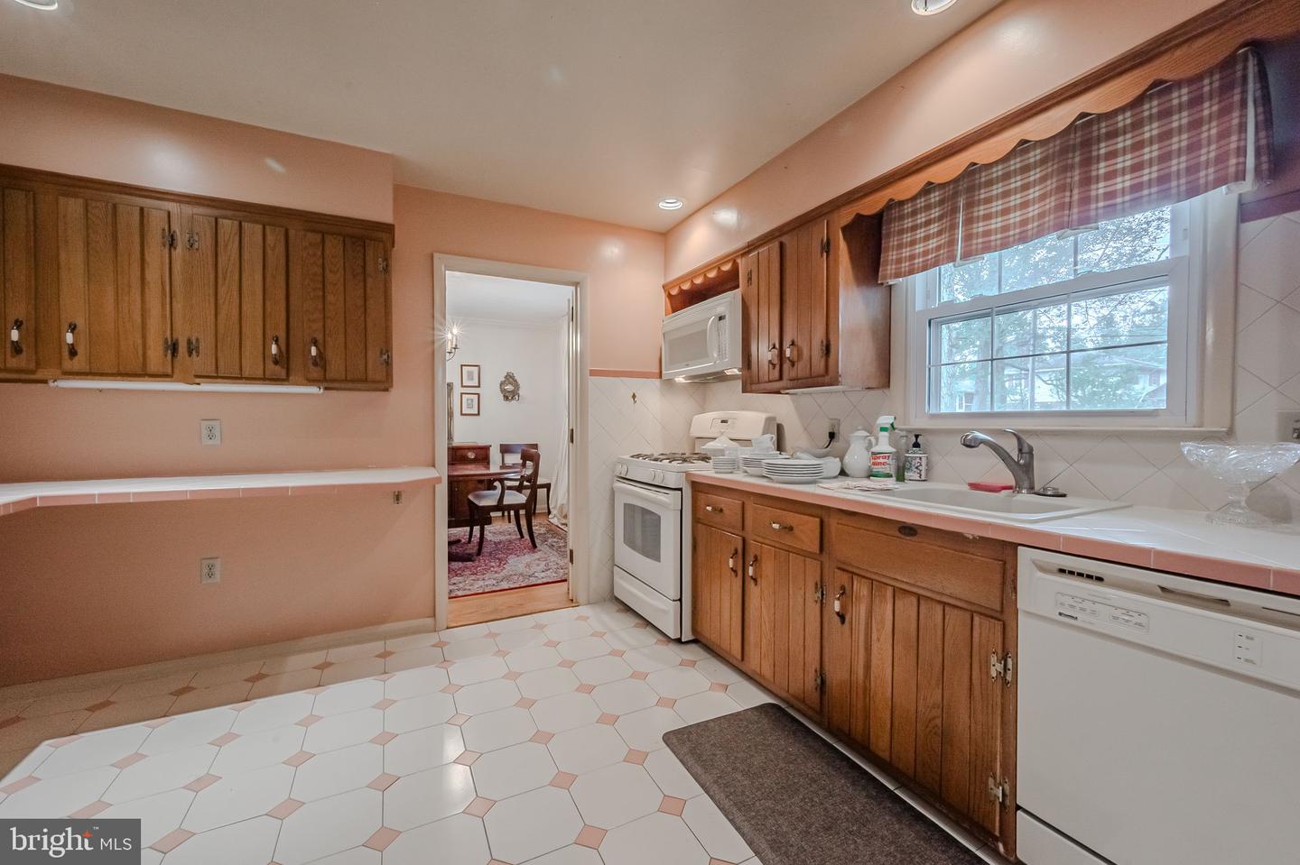 2406 Larchwood Rd