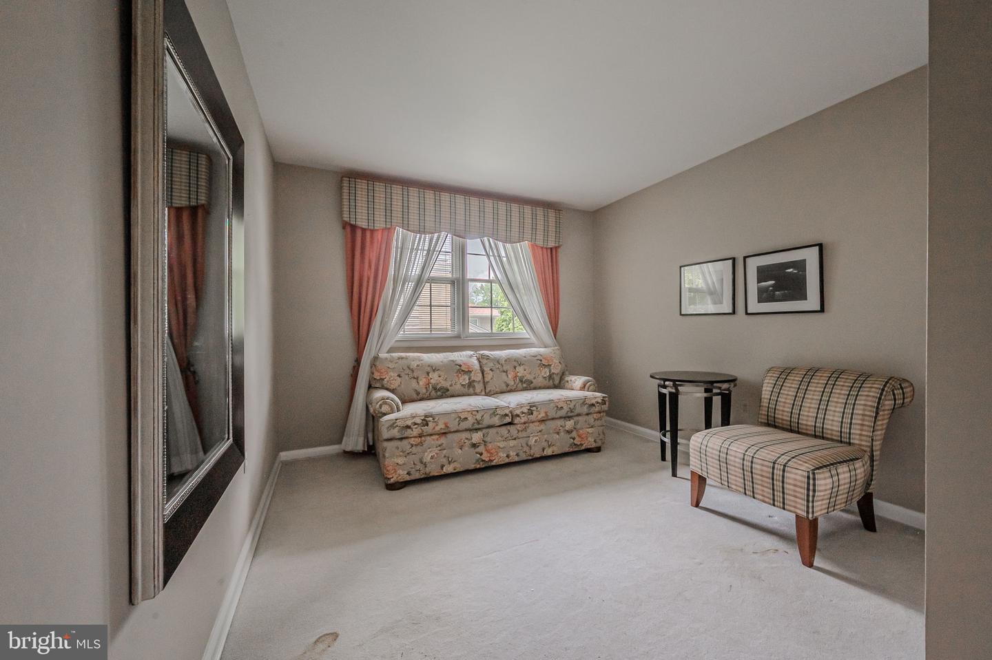 2406 Larchwood Rd