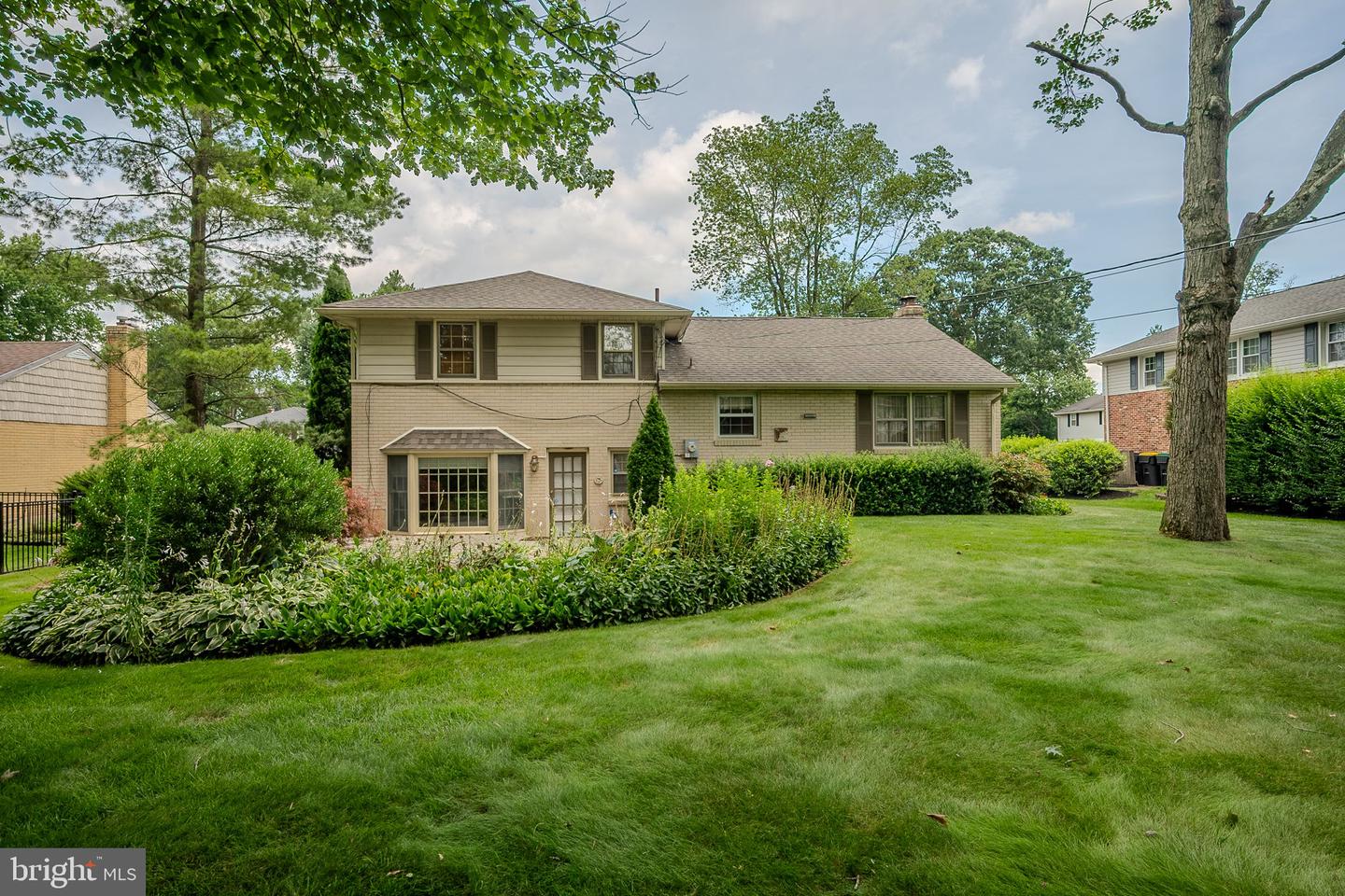 2406 Larchwood Rd