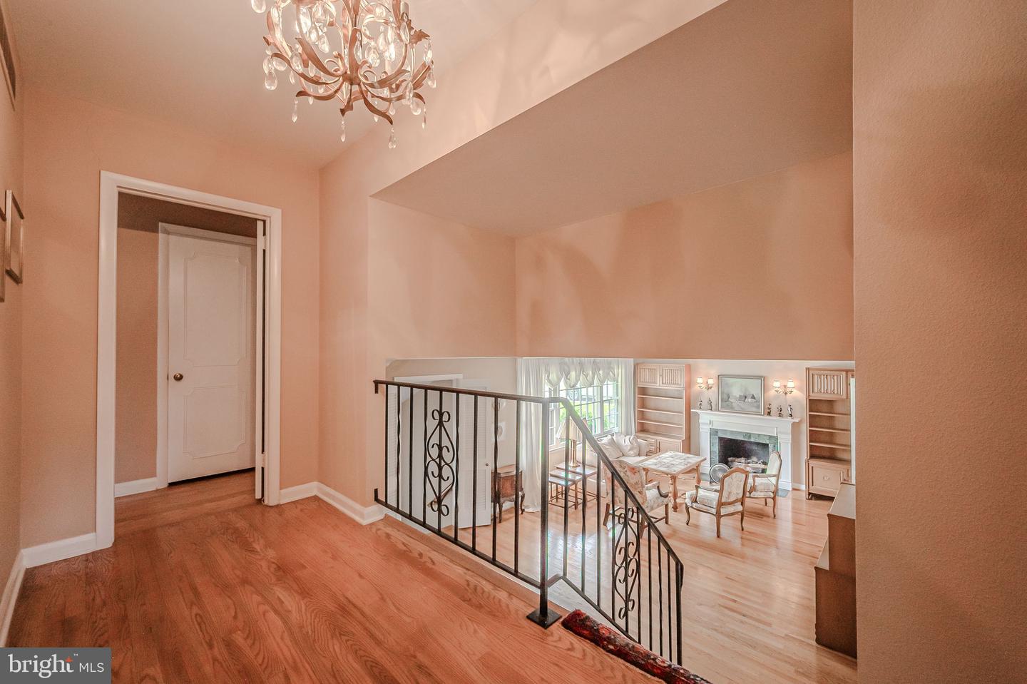 2406 Larchwood Rd