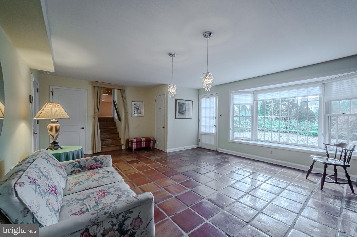 2406 Larchwood Rd