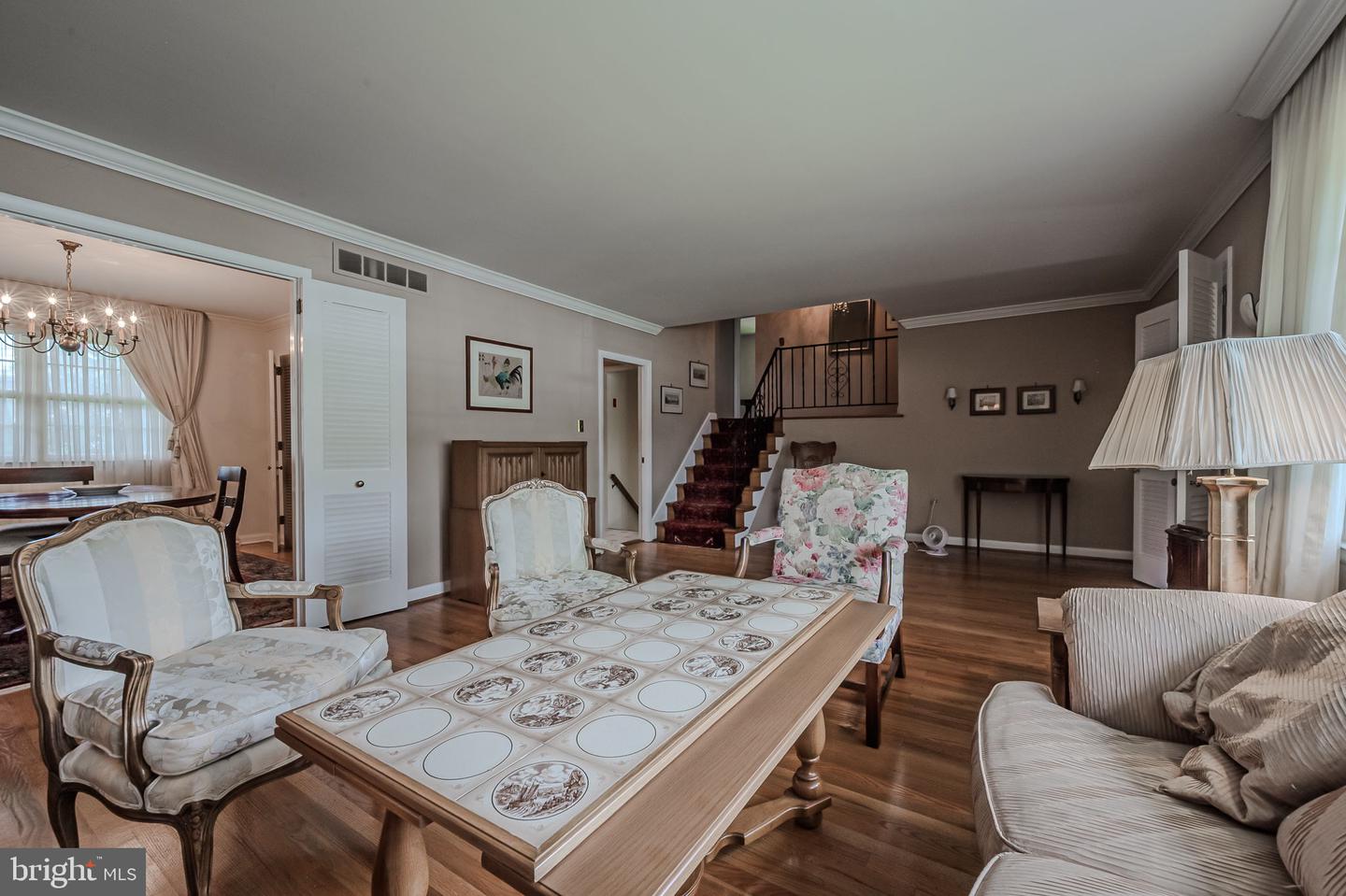 2406 Larchwood Rd