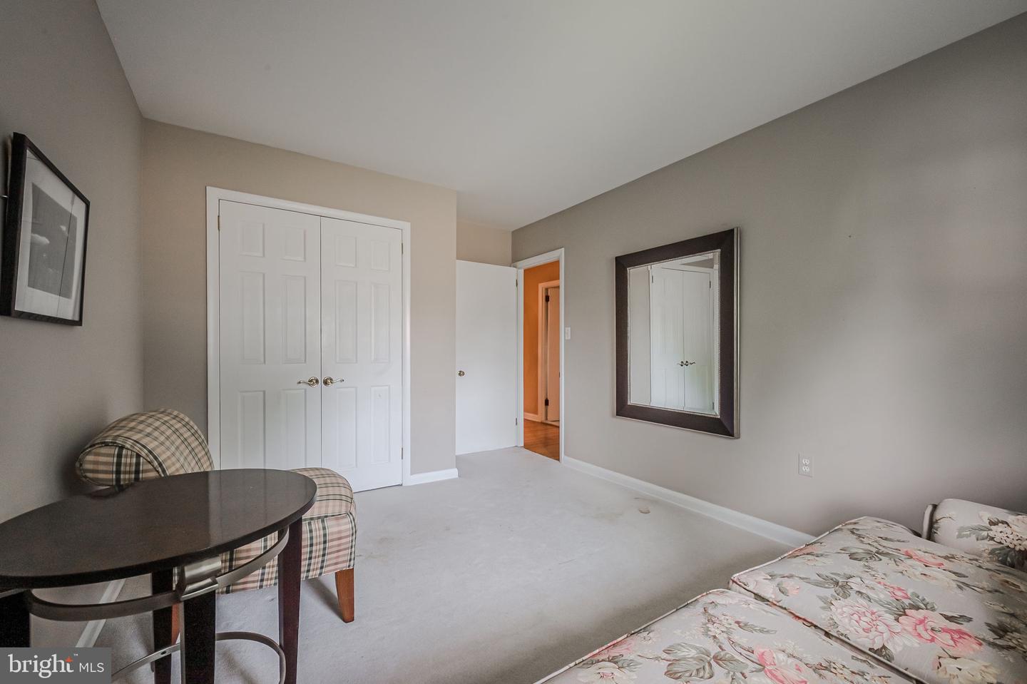 2406 Larchwood Rd