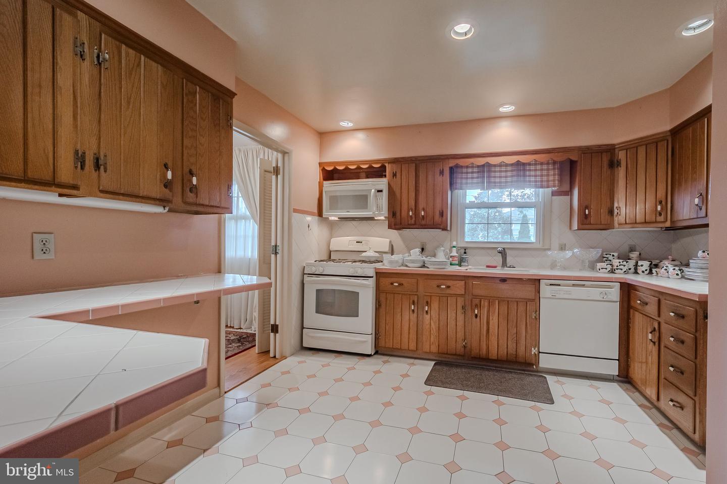 2406 Larchwood Rd