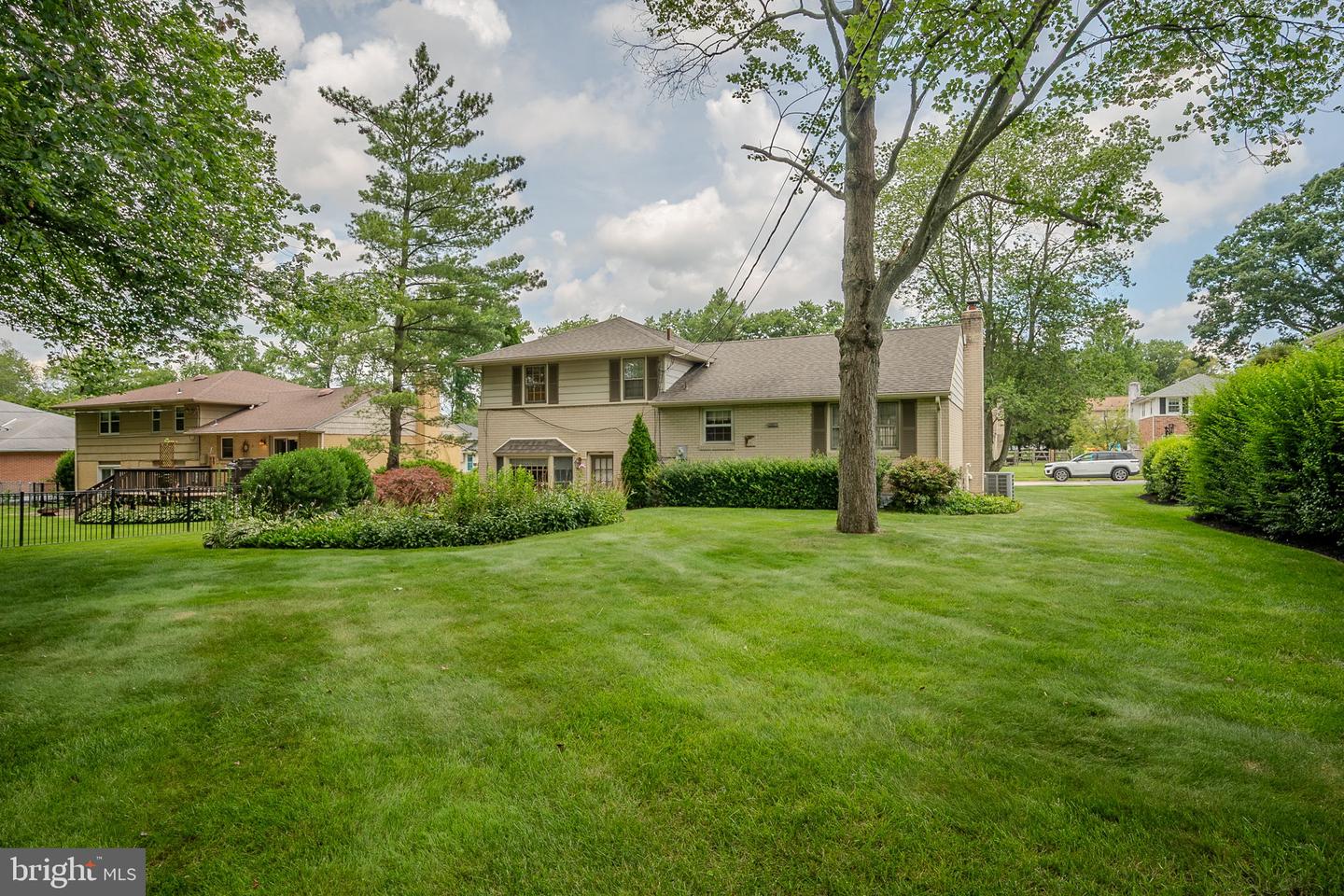 2406 Larchwood Rd