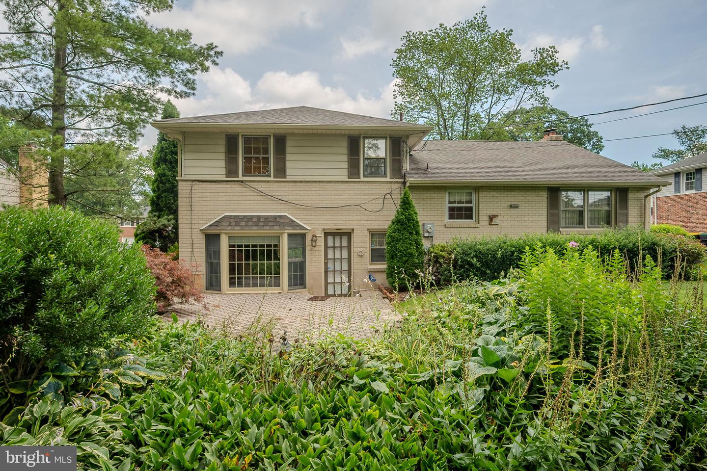 2406 Larchwood Rd
