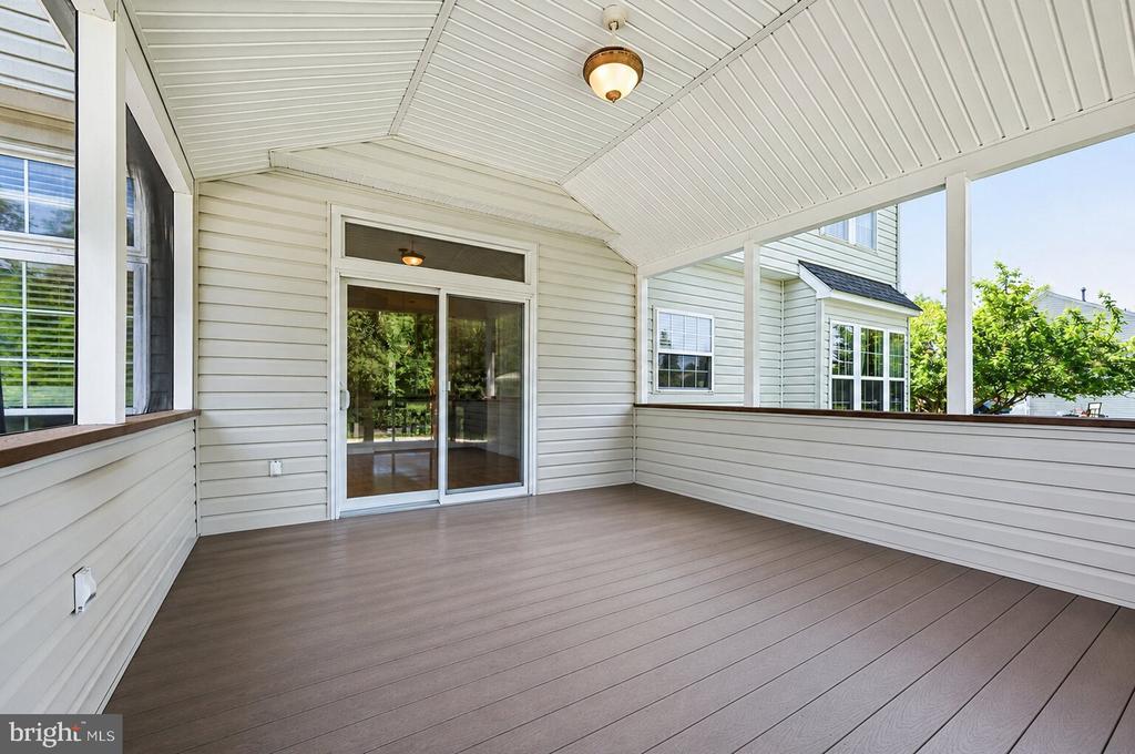412 MAPLEWOOD DRIVE