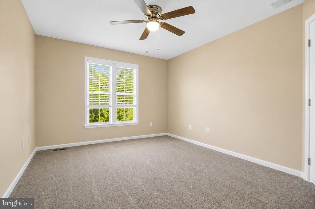 412 MAPLEWOOD DRIVE