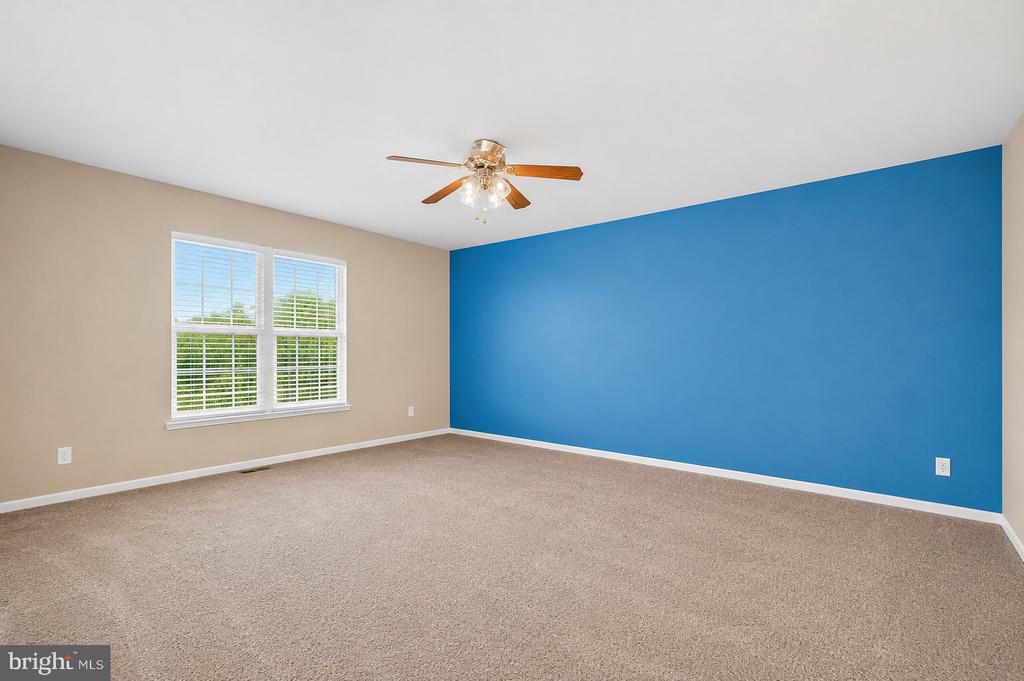 412 MAPLEWOOD DRIVE