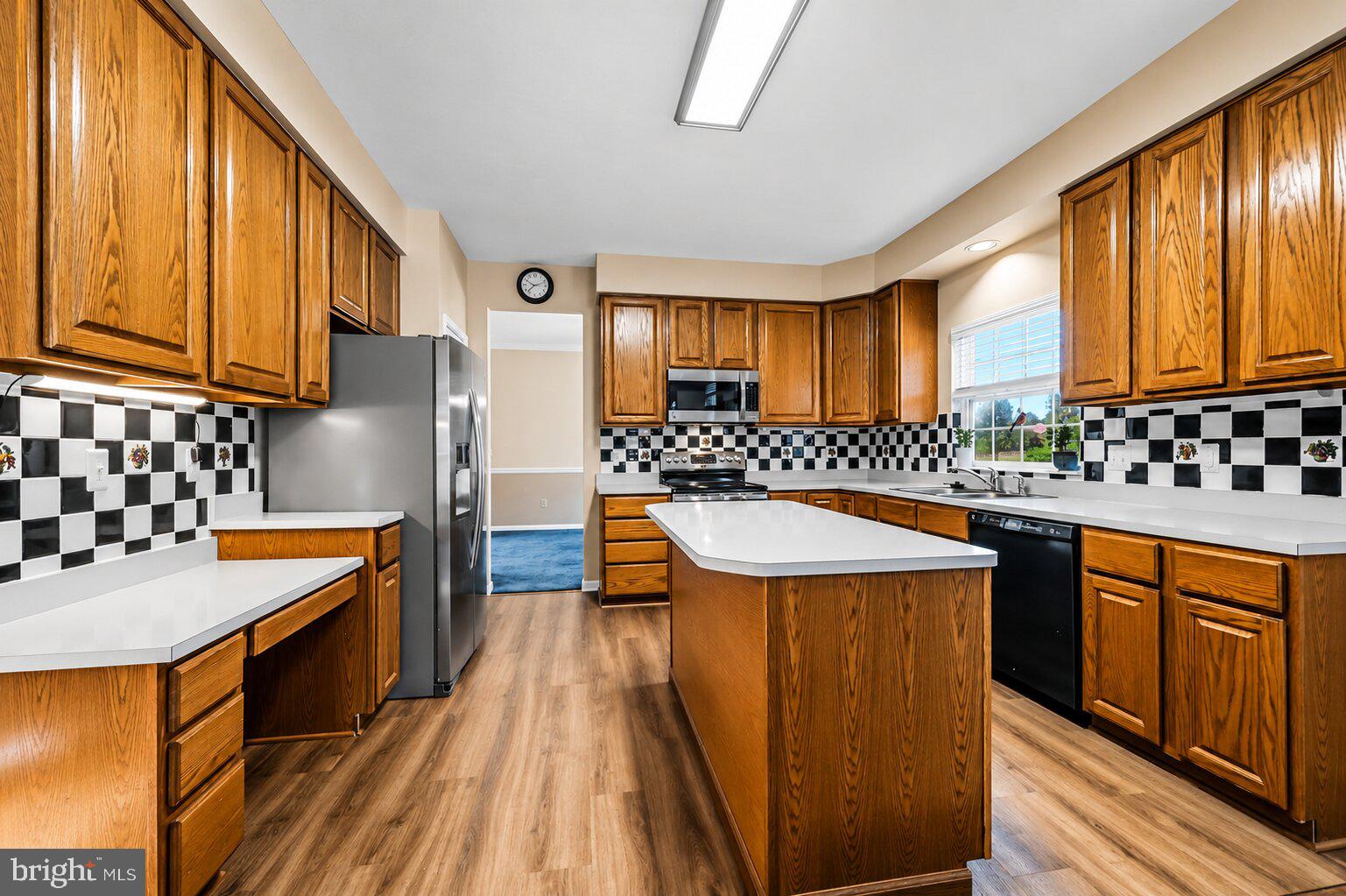 412 MAPLEWOOD DRIVE
