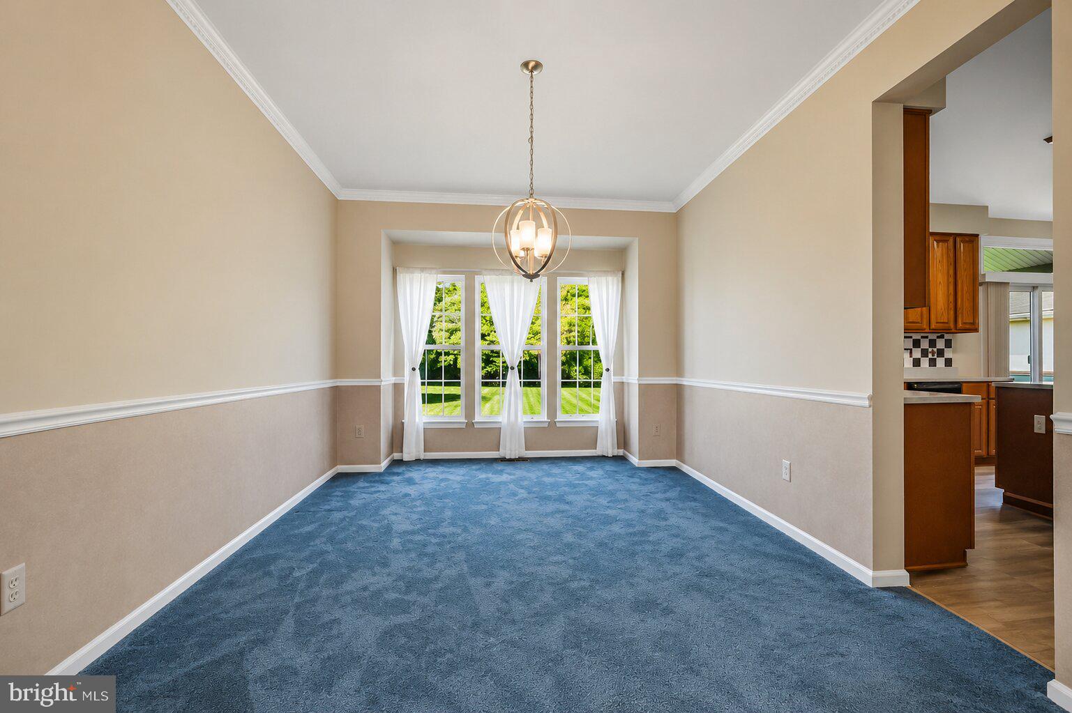 412 MAPLEWOOD DRIVE