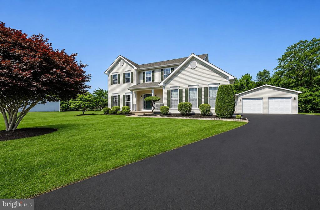 412 MAPLEWOOD DRIVE