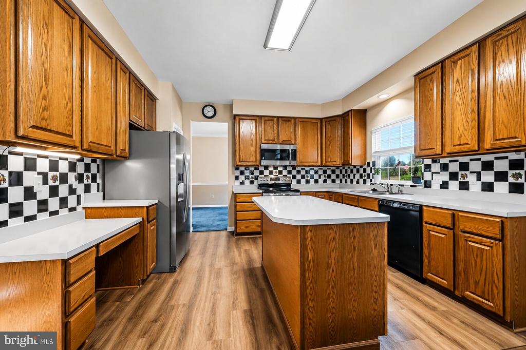 412 MAPLEWOOD DRIVE