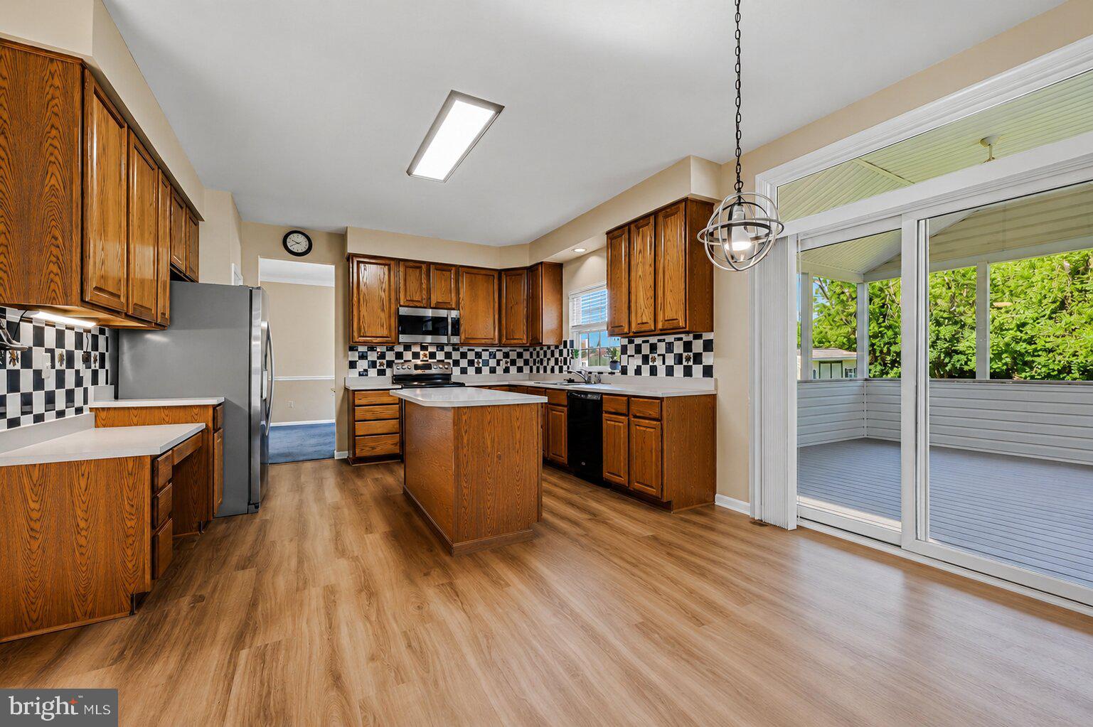 412 MAPLEWOOD DRIVE