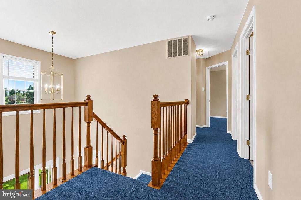 412 MAPLEWOOD DRIVE