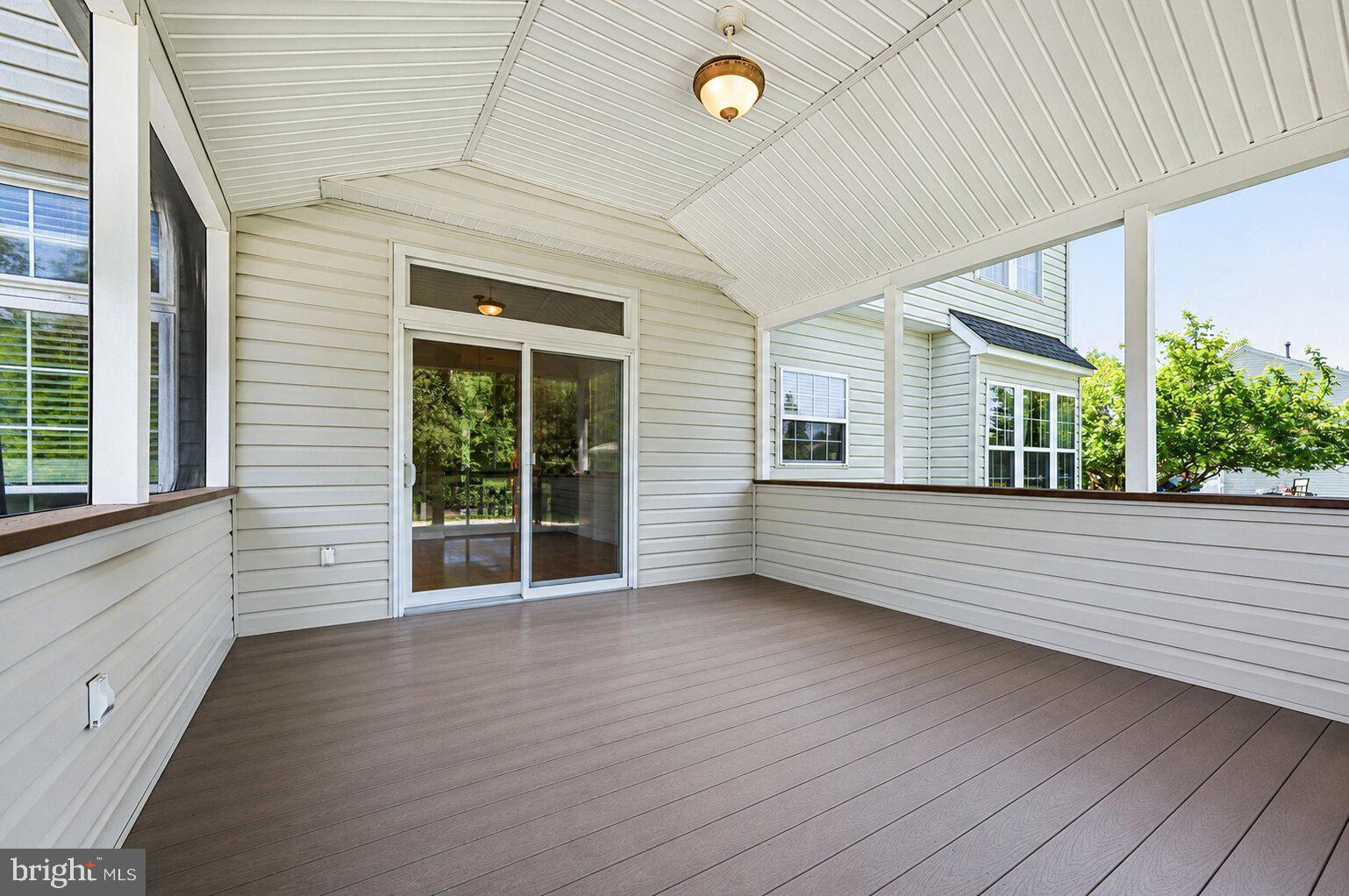 412 MAPLEWOOD DRIVE