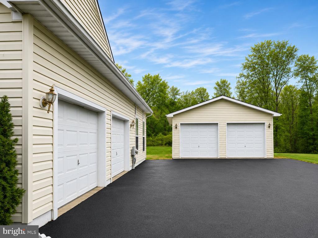 412 MAPLEWOOD DRIVE