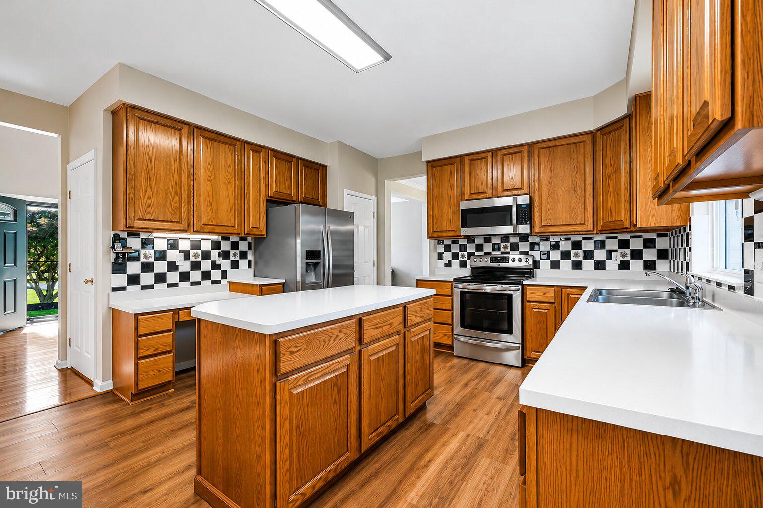 412 MAPLEWOOD DRIVE